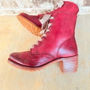 Frye Sabrina lace up combat red boots Sz 9.5
